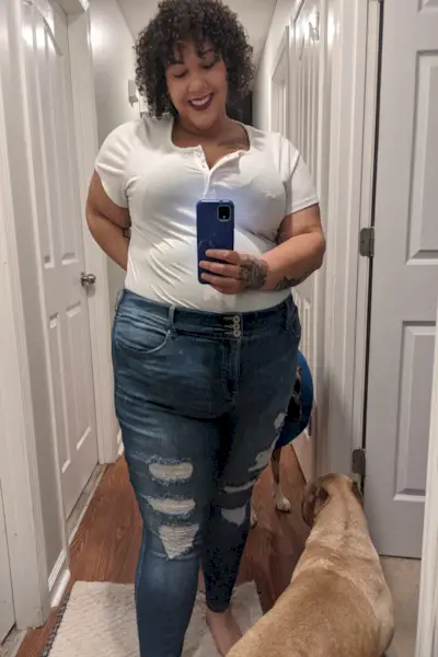 Sarah Infringer erzählt, wie sie die Jo-Jo-Diät überstanden und durch proteinreiche Mahlzeiten, Krafttraining, Cardio und eine ausgewogene Ernährung Gewicht verloren hat