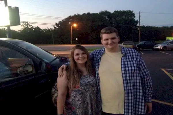 Luxusní vozidlo, Vozidlo, Auto, Noc, Dovolená, Úsměv, Minivan, Událost, Auto střední velikosti, Dům,