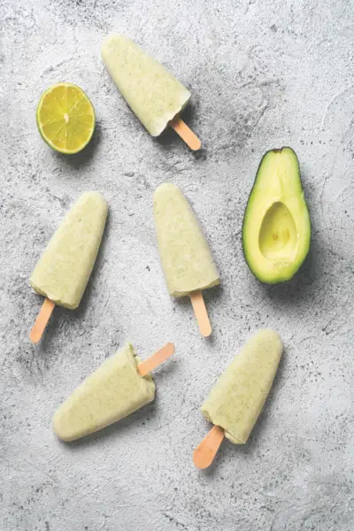 paleta de lima y aguacate, espacio para copiar