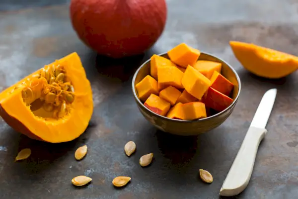 preparare la zucca hokkaido per una zuppa di zucca