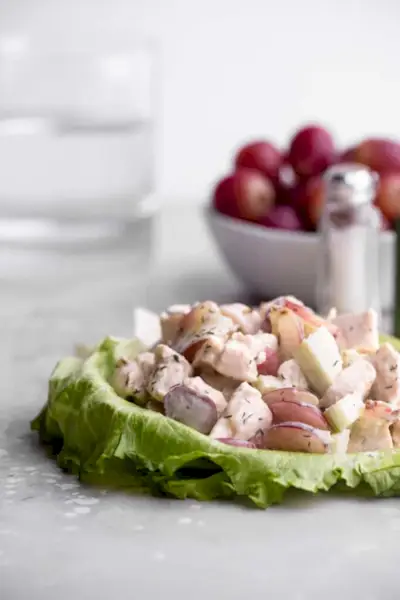 ganzer 30-Hühner-Salat