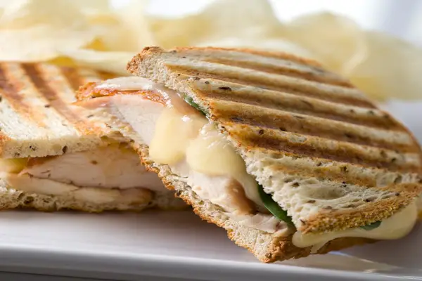 Hühnchen-Panini-Sandwich