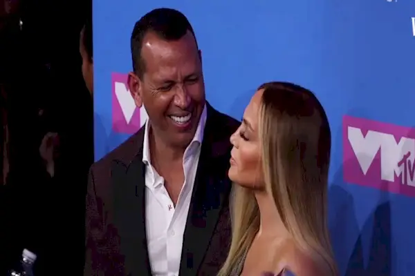 Buddha bowl with avocado, egg, chickpeas, tomato, cucumber, spinach and blueberries