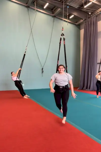 corrine benandi engelsk acro yoga