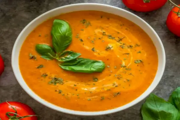 Zupa pomidorowa z czerwoną papryką