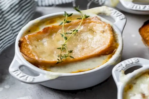 francuska zupa cebulowa