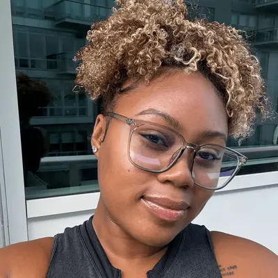 MYM Beauty intern Essence Wiley showing curls