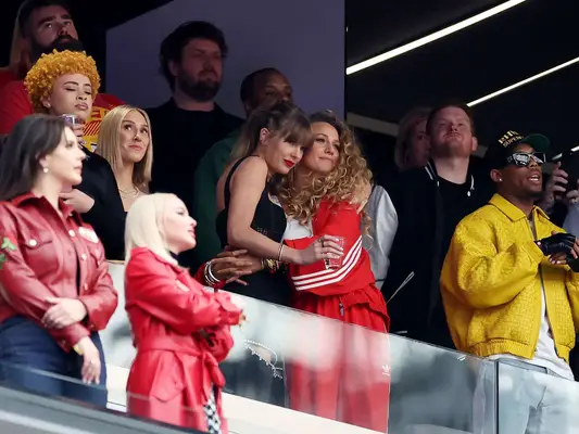 Compre los atuendos del Super Bowl usados ​​por Taylor Swift, Blake Lively y otros 3 WAG de la NFL por menos, comenzando en $ 13