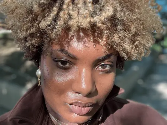 Ich habe die virale Bounce -Curl -definierende Pinsel ausprobiert - hier hat es für mich funktioniert