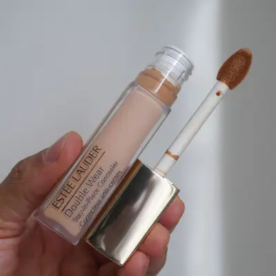 Estee Lauder Double Wear Stay-in-Place Concealer tube and wand in hand