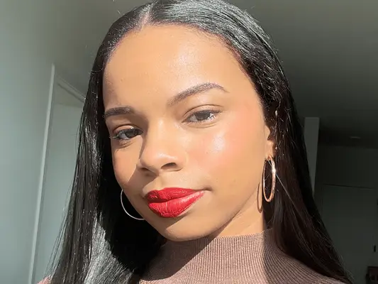 MYM Beauty editor Olivia Hancock wearing juvia