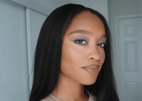 Denne dobbelte skyggestok glider som smør-og holder op på mine olieagtige øjenlåg