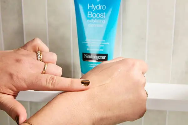 Neutrogena Hydro Boost Exfoliating Cleanser