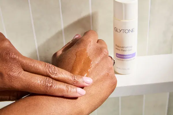 Glytone Rejuvenating Mini Peel Gel