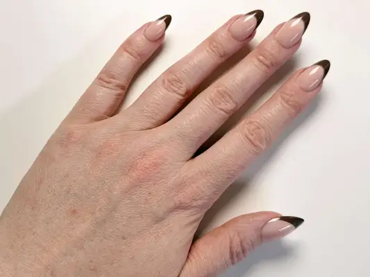As unhas de imprensa da Glamnetic criam uma mani de bricolage chique e duradouro