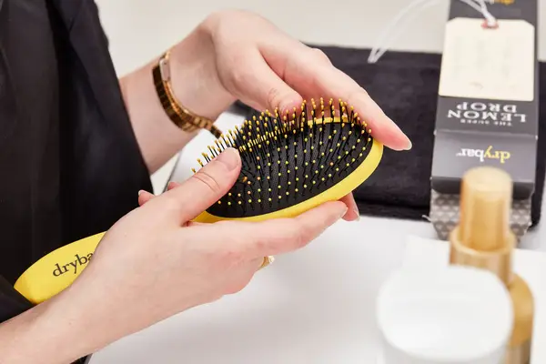 Drybar Super Lemon Drop Detangling Brush