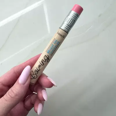 taylor jean stephan holding benefit bright on concealer 