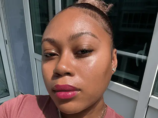 Nowe olejki do ust Kulfi Beauty zapewniają błyszczący, bogaty pigment w jednym przeciągnięciu