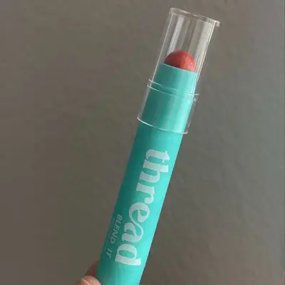 Le mixage du thread, il est la clé du maquillage monochromatique en une étape